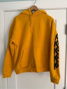 Men's K2 Snowboarding Yellow Hoodie with Black Sleeve Graphic Size Large